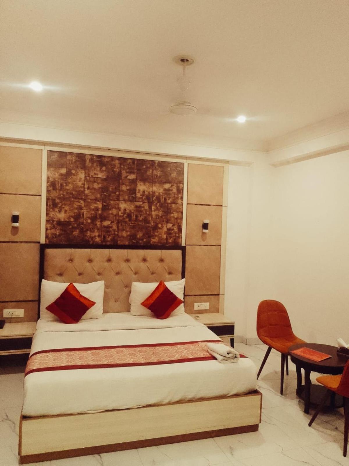 Hotel Almora Sky Near By Delhi International Airport With - Free Airport Pickup And Drop ニューデリー エクステリア 写真